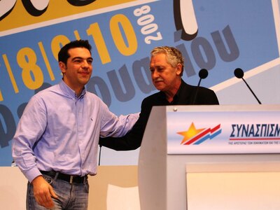Αλέξης Τσίπρας και Φώτης Κουβέλης μετά την ανακοίνωση του αποτελέσματος στο 5ο Συνέδριο του ΣΥΝ