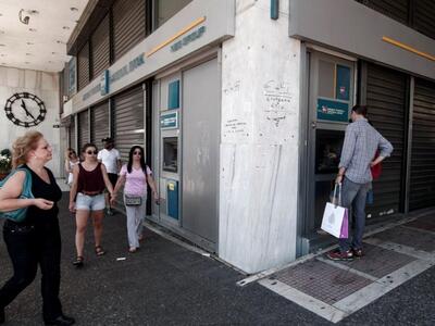 Άνοιξαν σήμερα με ουρές... στα ταμεία οι...