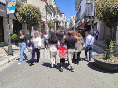 Πάτρα: Γέμισε κόσμο το κέντρο μετά την Α...