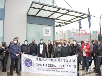 Ο Δήμαρχος Κ. Πελετίδης χειροκρότησε τη μοτο- πορεία των διανομέων ν. Αχαΐας