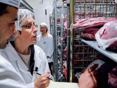 Πάτρα: Ποσότητα από νοθευμένα λουκάνικα ...