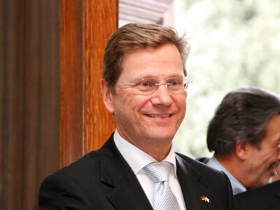 Ο Βεστερβέλε ζητά να μην δοθεί οικονομικ...