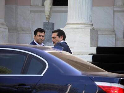 Σε εξέλιξη σύσκεψη στο Μαξίμου για την α...