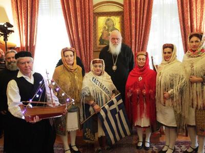 Έψαλαν τα κάλαντα των Χριστουγέννων στον...