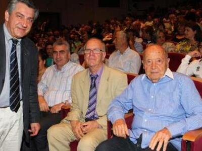 Μίμης Πλέσσας: Η ερευνητική ομάδα του Πα...