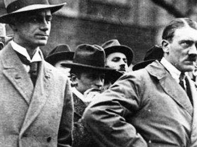  Στο φως το ημερολόγιο του στενού συνεργ...