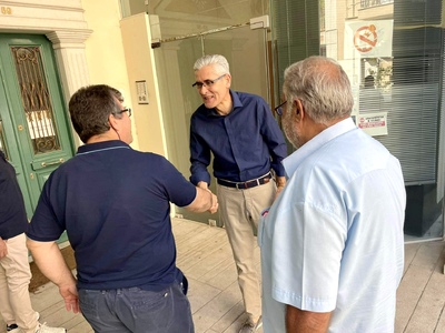 Ο Άγγελος Τσιγκρής, με κλιμάκιο της ΝΔ, ...