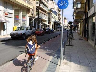 Ποδηλάτης προπονείται με τη γάτα του στο...