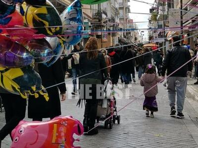 Πάτρα: Όπως ... παρέλαση στη Ρήγα Φεραίο...