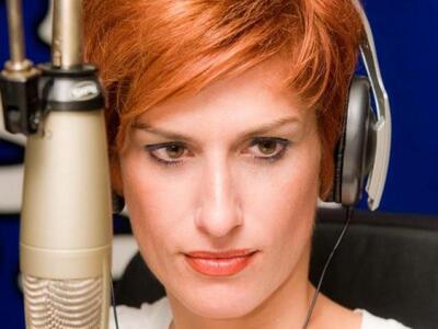 "Θεά" με κόκκινα μαλλιά η Αγγε...