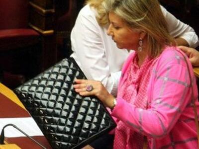 Η αλλόκοτη τύχη της υφυπουργού Ζέττας Μα...