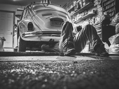 Ασυντήρητα και επικίνδυνα πάνω από το 8...