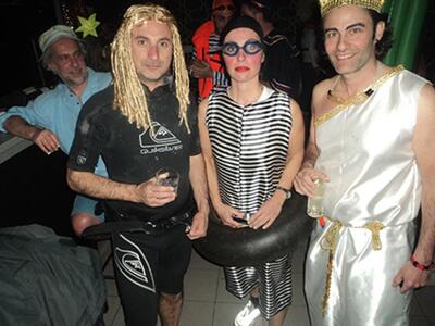 ΚΑΡΝΑΒΑΛΙ: Έβαλαν το μαγιώ τους και πήγα...