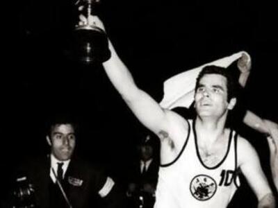 "Έφυγε" ο μυθικός αρχηγός του ...