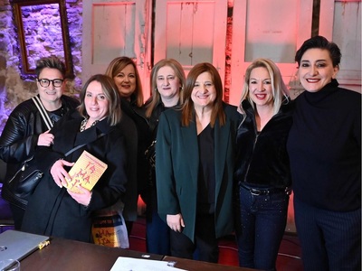 Φλας στην παρουσίαση του αστυνομικού βιβ...