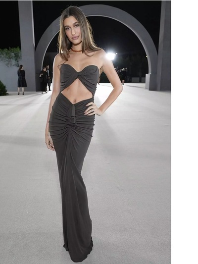 Xέιλι Μπίμπερ με Saint Laurent