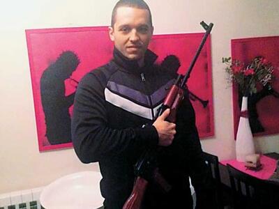 Όταν ο Κασιδιάρης ανοίγει τον ...υπόνομο...