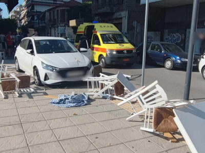 Αγρίνιο: Αυτοκίνητο ανέβηκε σε πεζοδρόμι...