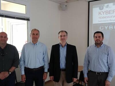 ο διευθυντής ΙΝΒΙΣ Δημήτρης Σερπάνος με ...