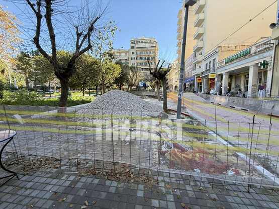 Πάτρα: «Γεφύρι τη Άρτας» η πλατεία Όλγας...