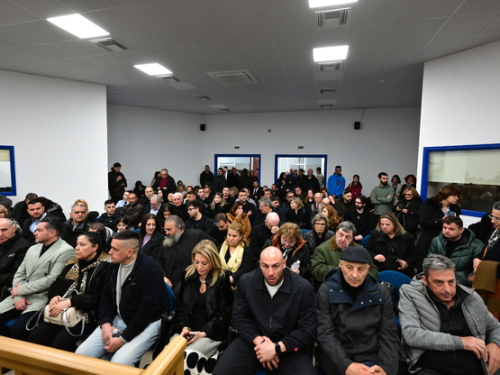 Ένταση πριν την έναρξη της δίκης για τα ...