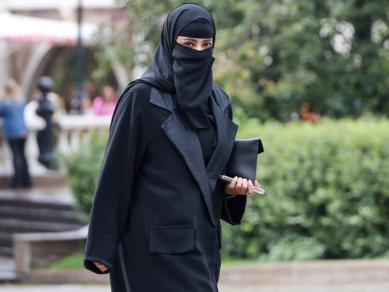 Τα δύο σενάρια για την απαγόρευση της μπούρκας