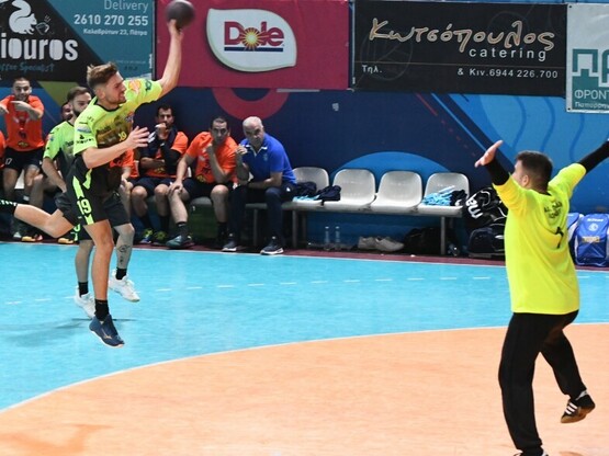 Νίκη στην πρεμιέρα για την Ακαδημία των ...