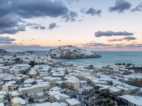 Καιρός: Στα λευκά τα νησιά του Αιγαίου –...
