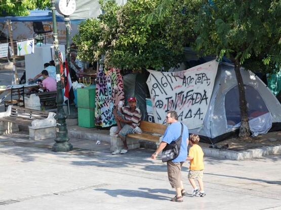 Αγανακτισμένοι: «Θα ξαναστήσουμε σκηνές ...
