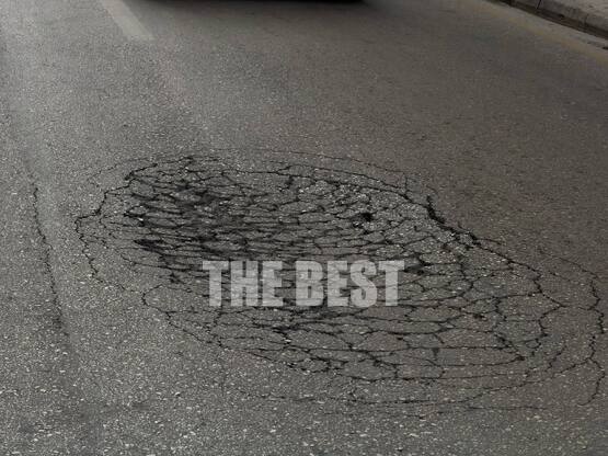 Πάτρα: Βουλιάζει ο δρόμος στην Κανακάρη ...