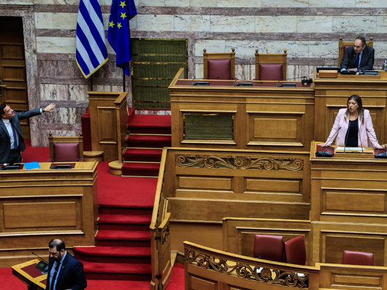 Βουλή: Eπεθισόδιο μεταξύ Γεωργιάδη και Κ...