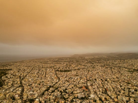 Καιρός: Με σκόνη και λασποβροχές η επιστ...