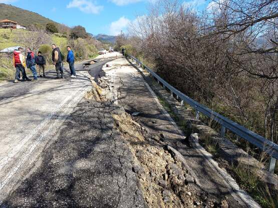 Σπ. Σκιαδαρέσης: H καθίζηση στην Πατρών ...