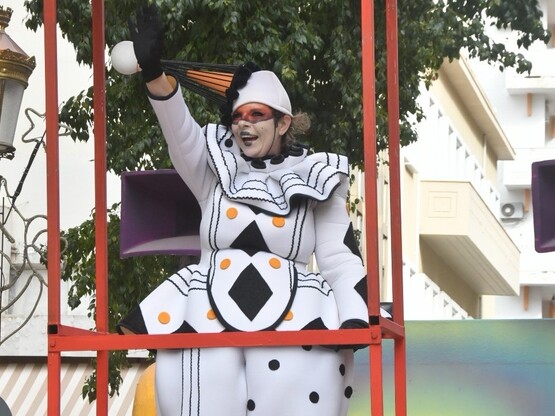 Μουσικό άρμα και Τελάλισσα θα μεταφέρουν...