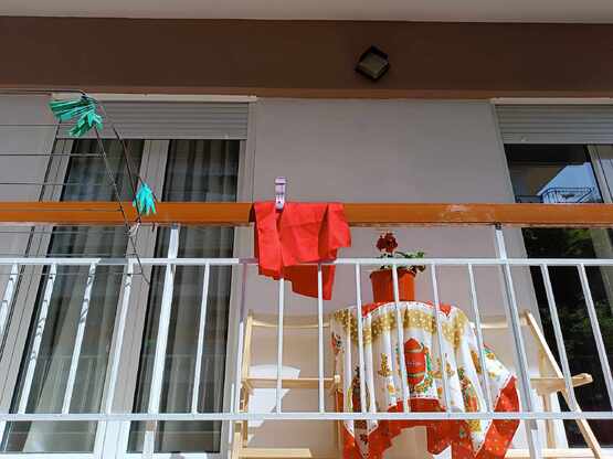 Θεσσαλονίκη: Γιατί κρέμασαν στα μπαλκόνι...