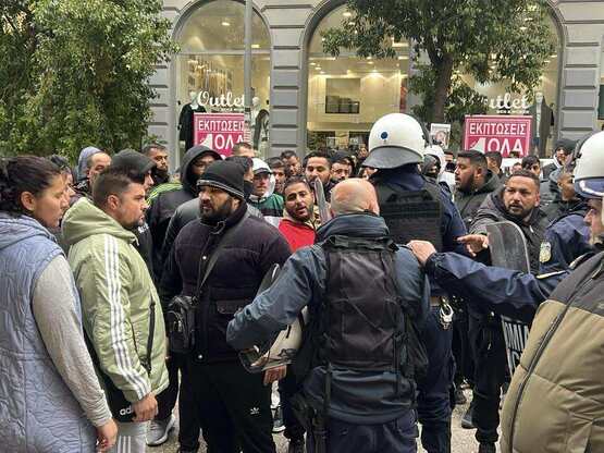 Αντιδράσεις από την οικογένεια του Κώστα...