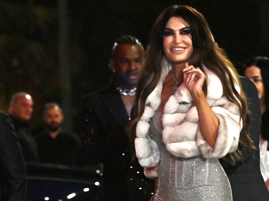 Το πρώτο μήνυμα και το συρτάκι της Γκιλφ...