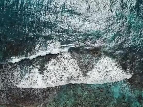 Πώς φαίνεται ένα τσουνάμι μετά από σεισμ...