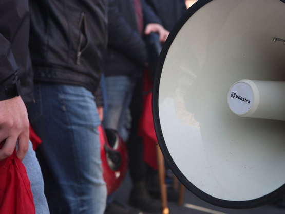 Απεργία εργαζομένων σε ΔΟΥ και κτηματικέ...