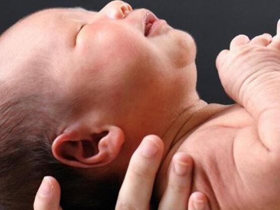   Ανεργη μάνα ψάχνει... παιδί στην Ελλάδ...