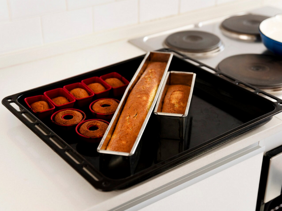 Ταψιά φούρνου: Το απλό κόλπο καθαρισμού ...