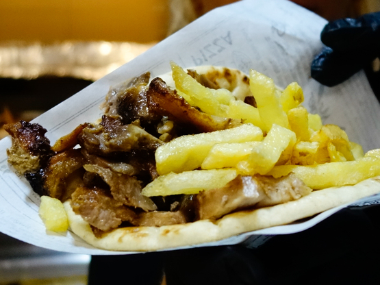 Σουβλάκι: Πότε αναμένεται να αυξηθεί ξαν...