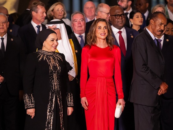 Ράνια της Ιορδανίας: Μάγεψε τα φλας με κ...