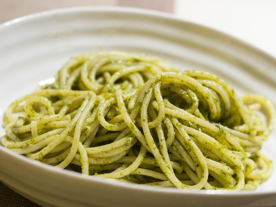 Συνταγή για ζυμαρικά με σπιτική σάλτσα π...