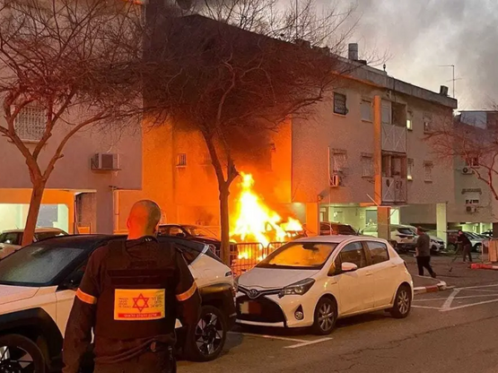 Μπαράζ επιθέσεων στο Τελ Αβίβ, νεκροί κα...