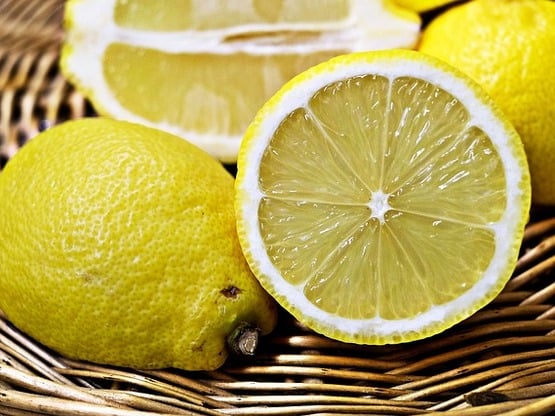 Λεμόνια: Πώς τα συντηρούμε σε βάζο για έ...