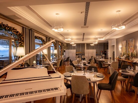 Για ρεβεγιόν Χριστουγέννων, επιλέγουμε S...