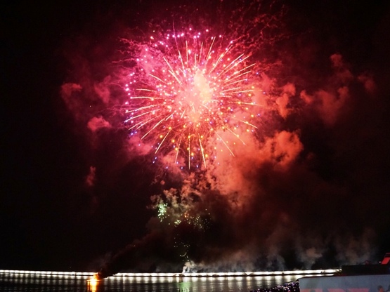 Πάτρα: Τα πυροτεχνήματα φώτισαν τον ουρα...