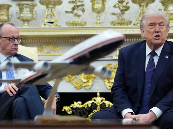 Μέση Ανατολή: Ο Τραμπ διακόπτει κάθε εμπ...