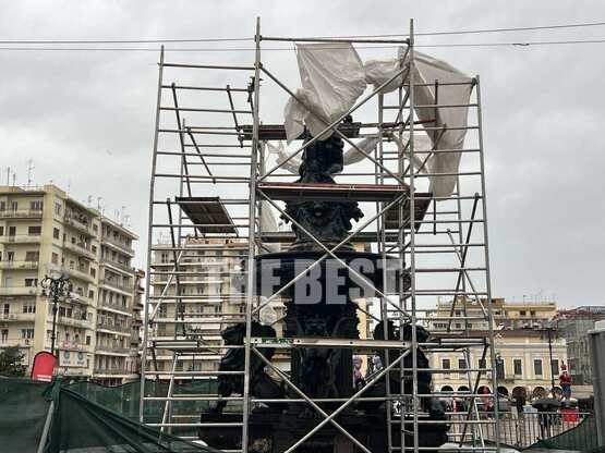 Πάτρα: Γέμισε σκαλωσιές το σιντριβάνι - ...